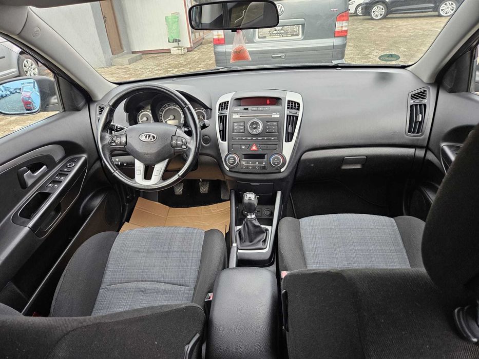 Kia Ceed an 2011 Euro 5 1.6 diesel 228.000 km istoric la zi, Climă etc