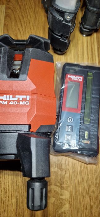 Hilti nivela cu linii complecta