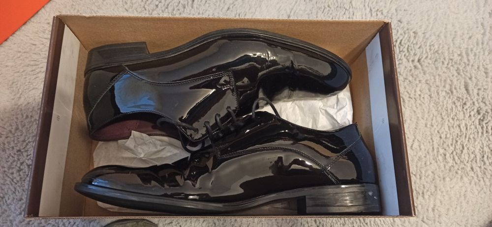 Pantofi de piele lacuita mire