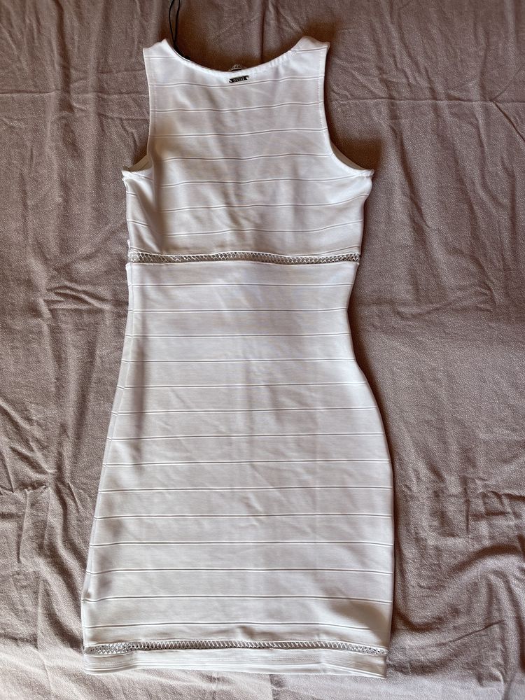 Бяла рокля Guess, нова