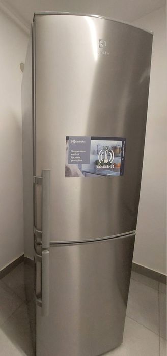 Frigider electrolux