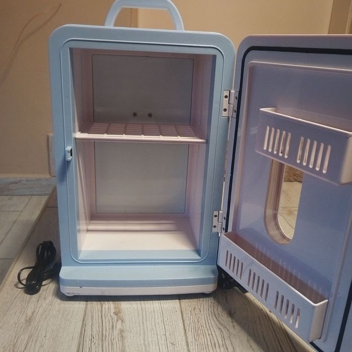 Мини хладилник на 12 и 220 волта