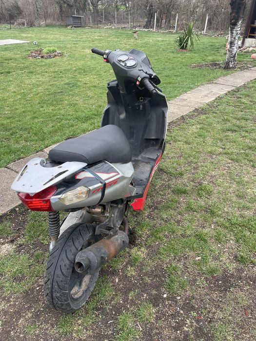 Продава се скутер 50cc