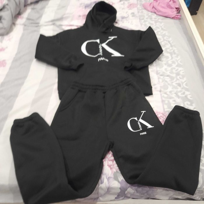 Дамски спортен комплект
