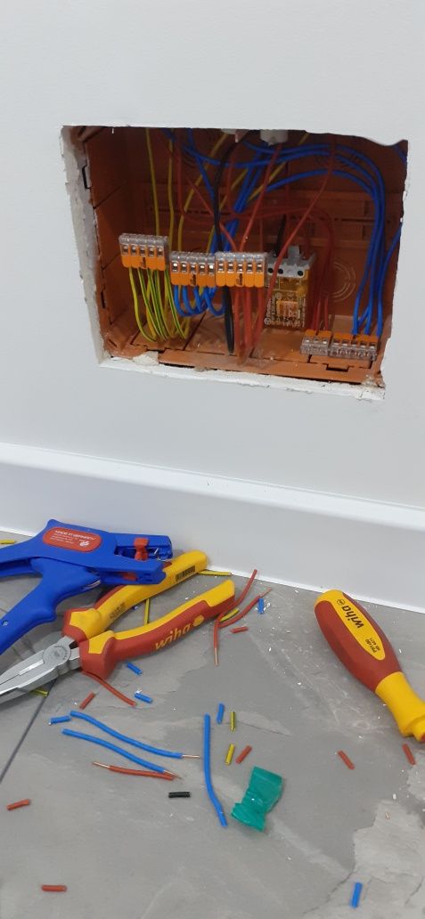 Electrician servicii instalații electrice