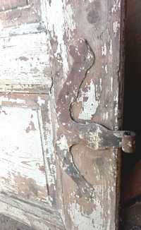 Ușă din lemn masiv  foarte veche vintage