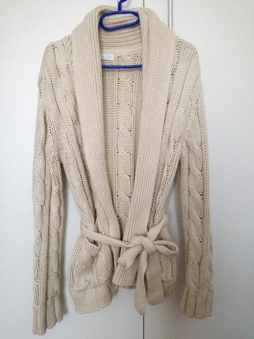 Мека плетена жилетка