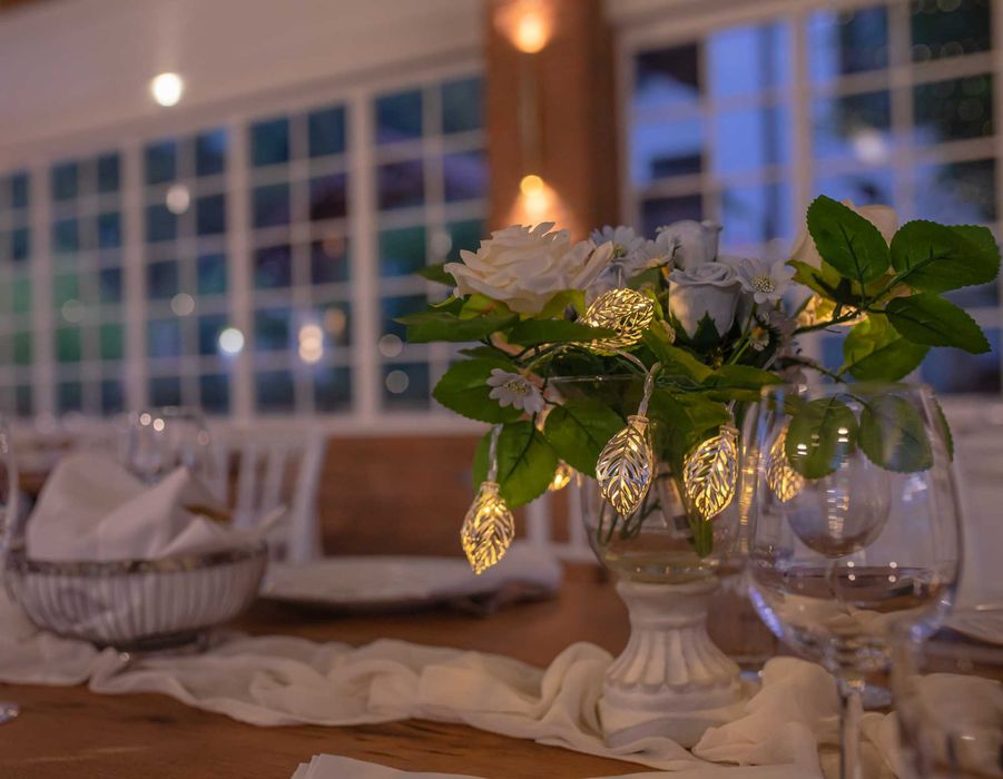 Ghirlande luminoase și decorațiuni tematice pentru evenimente