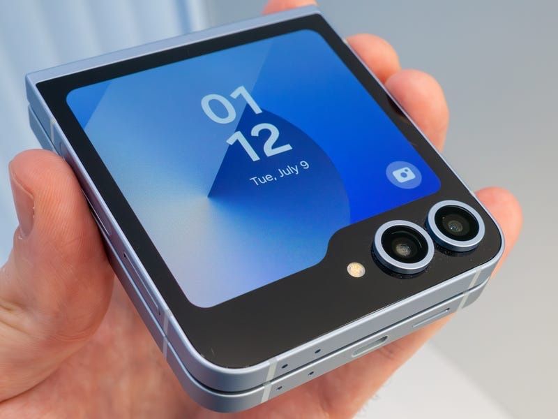 Samsung galaxy Flip z 6 ca nou schimb cu iphone 17 air