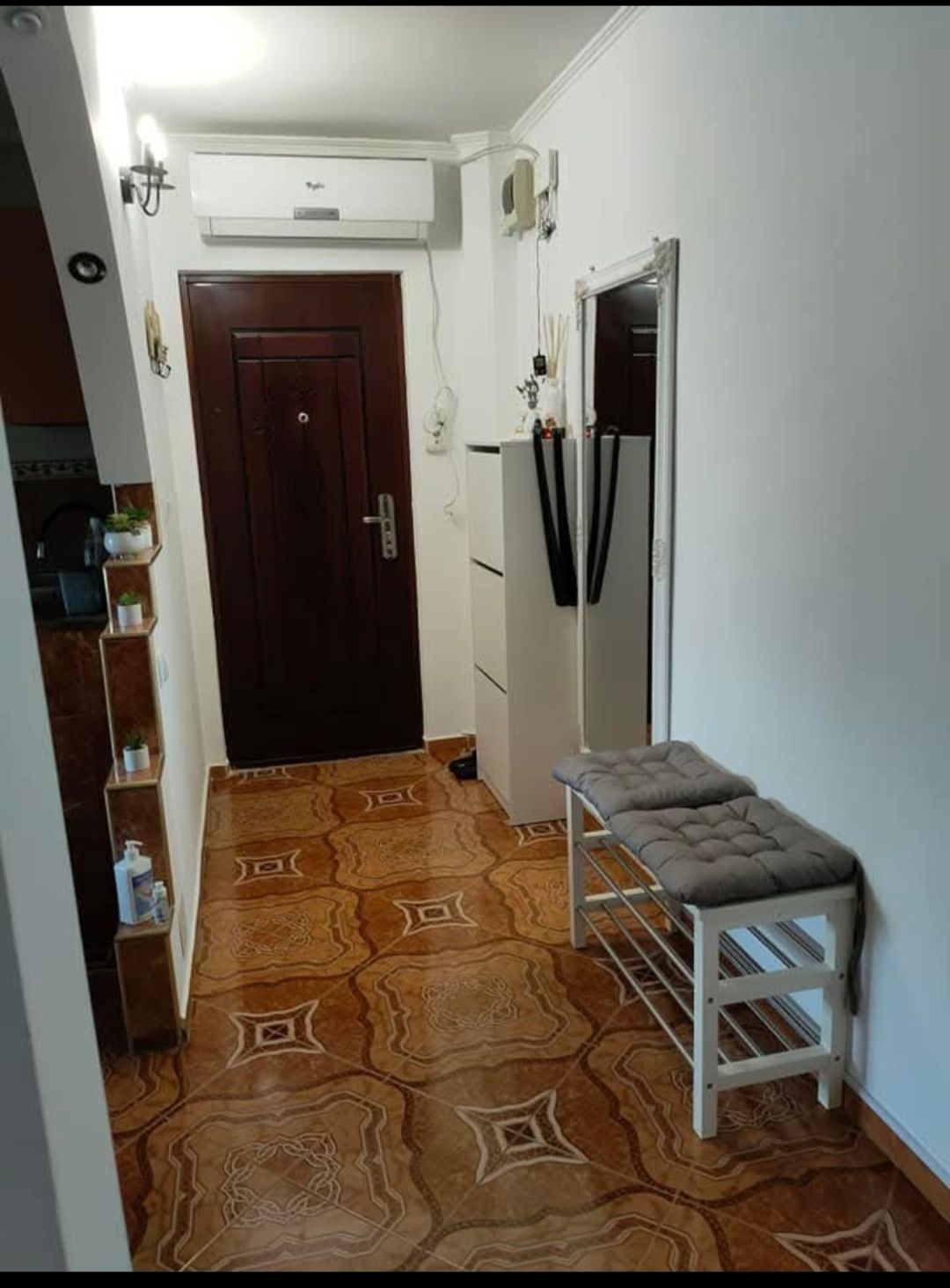 Închiriez apartament cu 2 camere decomandat