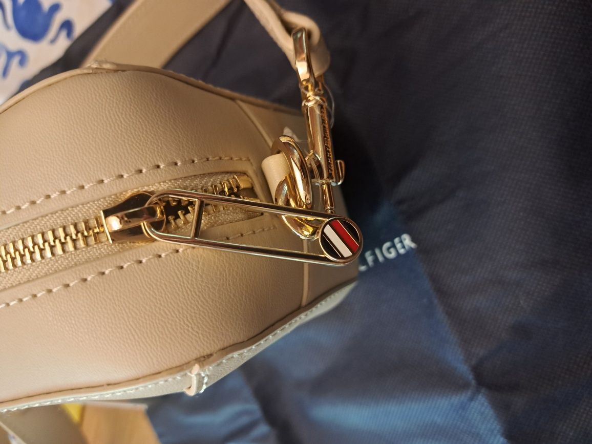 Оригинална дамска чанта TOMMY HILFIGER