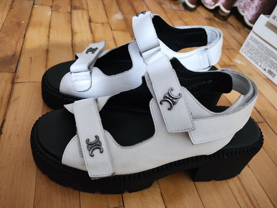 Продам кожаные сандали