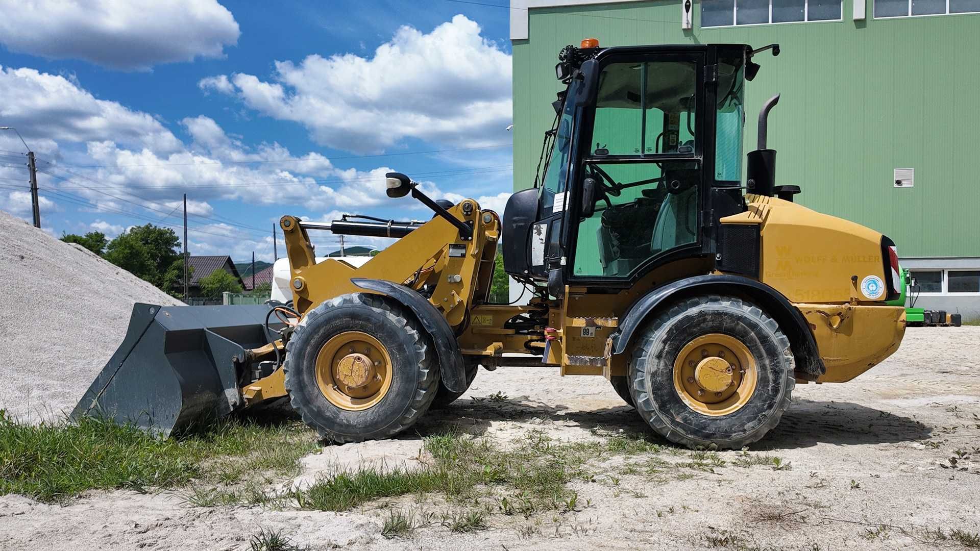 Caterpillar 907H2 - Incarcator frontal pe cauciucuri