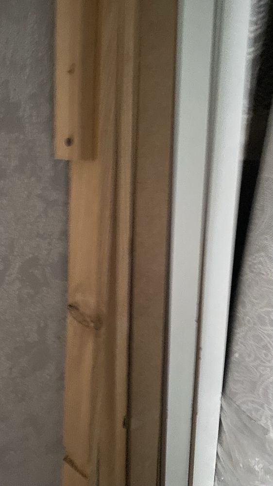 Отдам двухспальную кровать без матраса за шоколадку