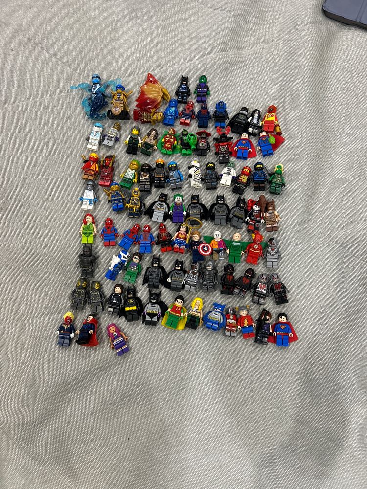 Lego минифигурки у всех разная цена