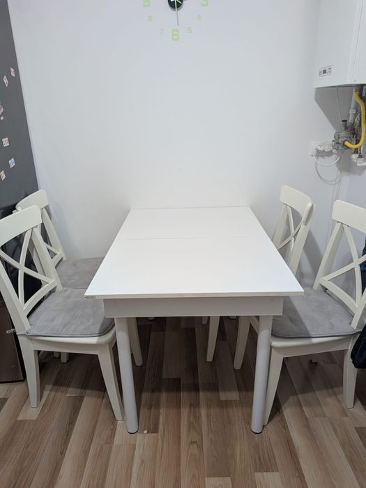 De vânzare masa cu 4 scaune