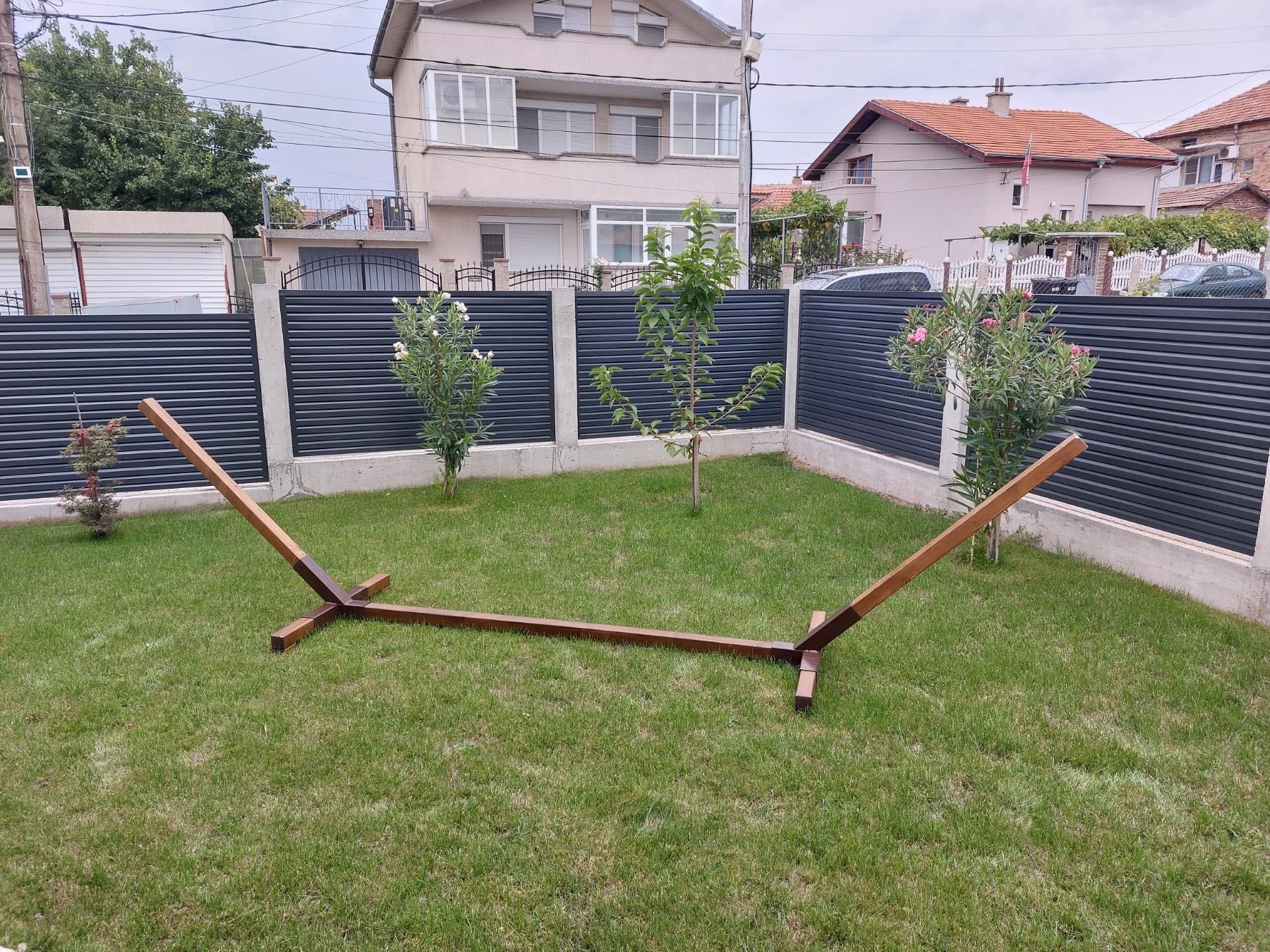 Дървена стойка за хамак