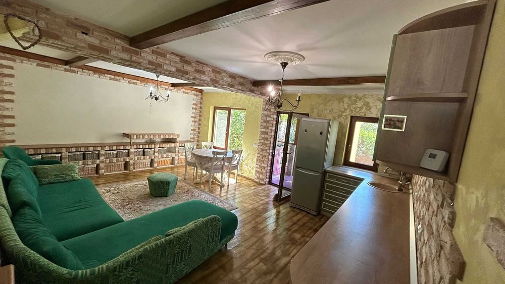 Apartament de 135 mp, 250 mp gradina, 3 locuri de paracare - 179 000E