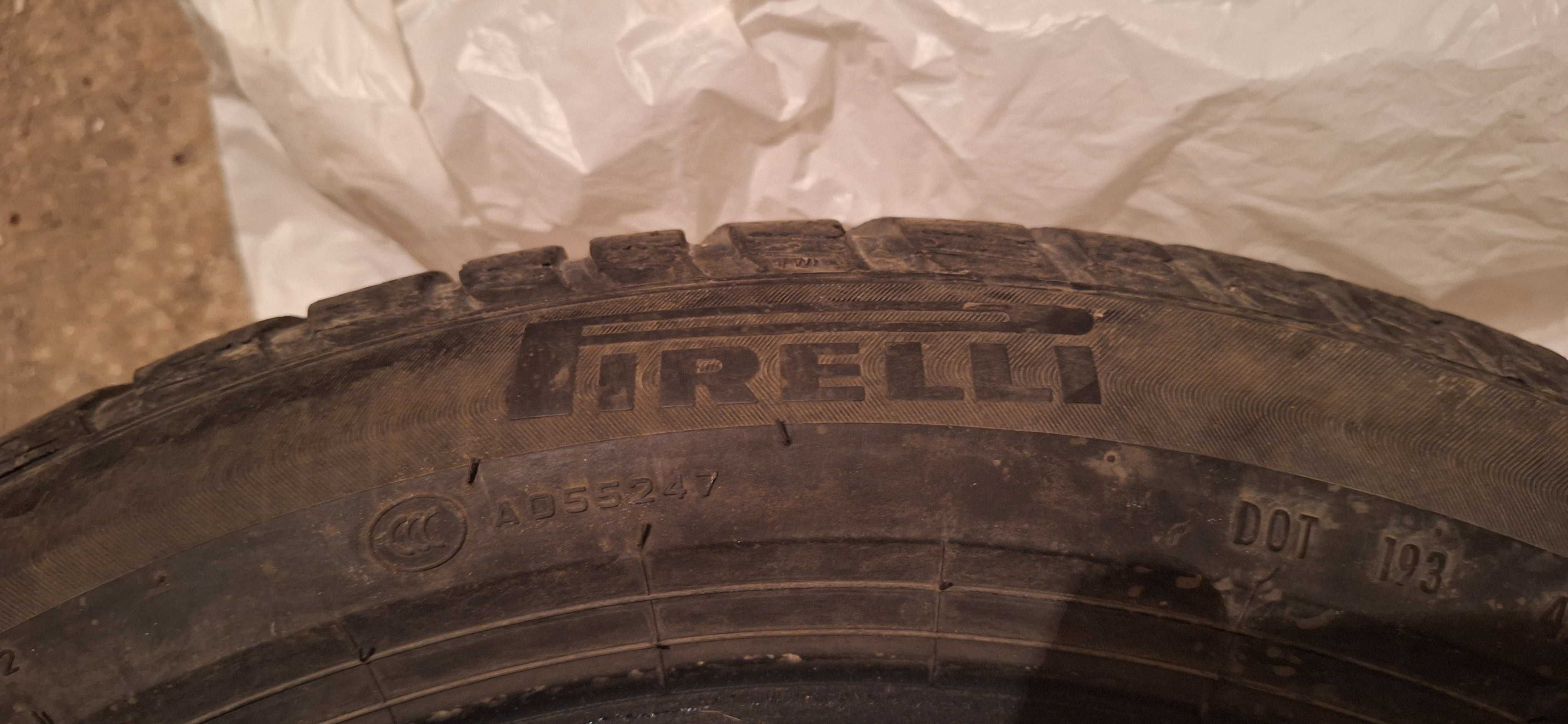 Продавам зимни гуми на 2 сезона PIRELLI 245/45R18 100H XL M+S