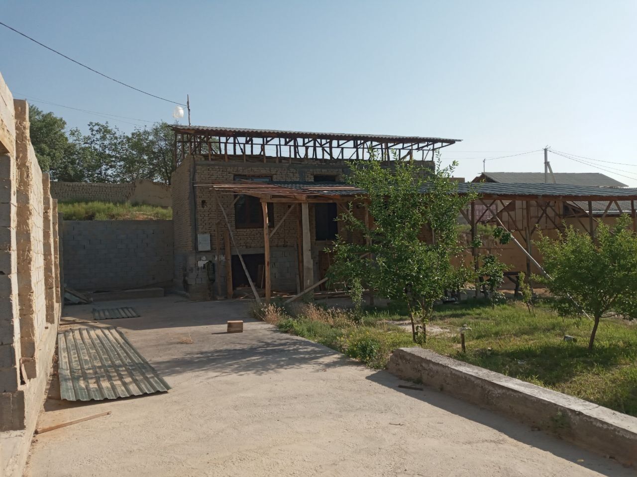 Uchastka sotiladi