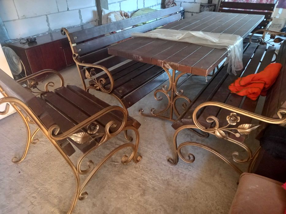 Masa si4 bănci,lemn uscat masiv,set