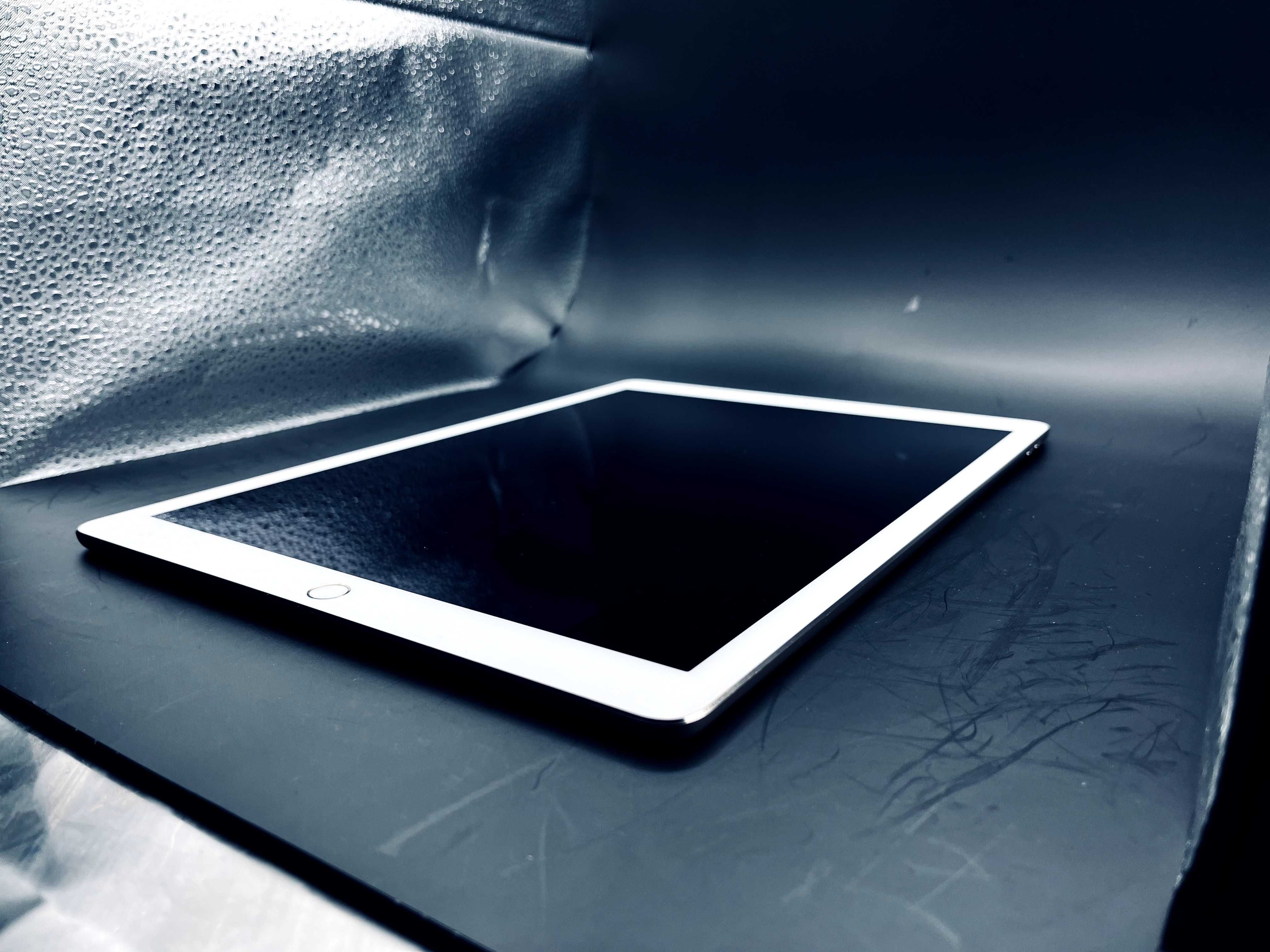 Apple iPad Pro 2 Gen 12.9" A1670 64GB Mid 2108 Wi-Fi - перфектен
