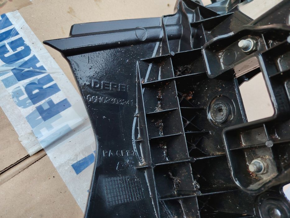 Suport bord și carenă față Derbi Gpr