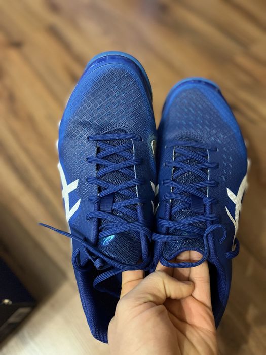 Асикс обувки за скуош и бадминтон (и други спортове на закрито)