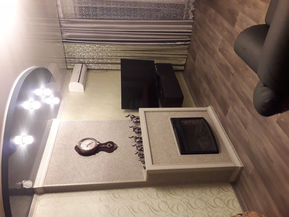 Аренда 2 комнатной  квартиры с кондиционером  в центре 3 этаж