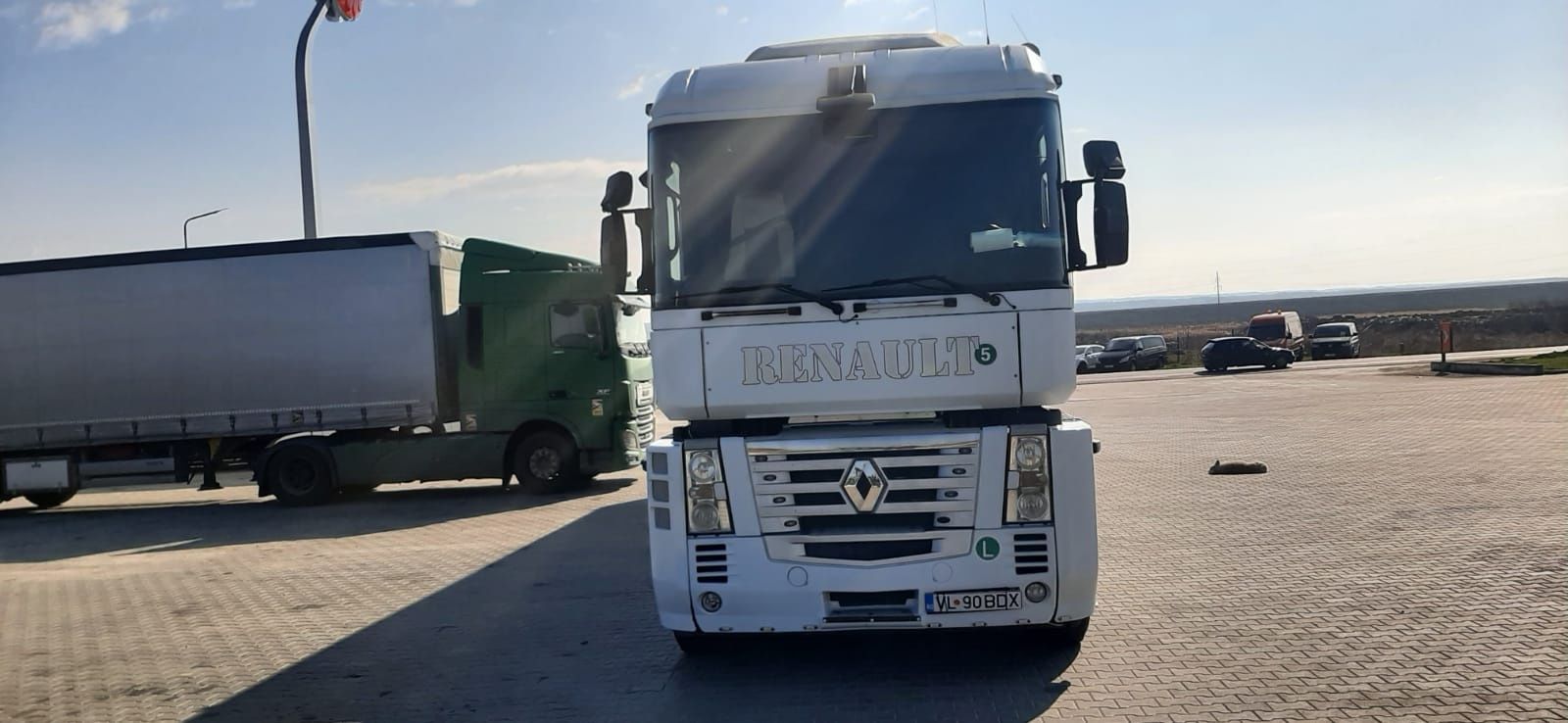 Ansamblu cereale Renault Magnum 460DXI + bena basculabila KelBerg 50mc