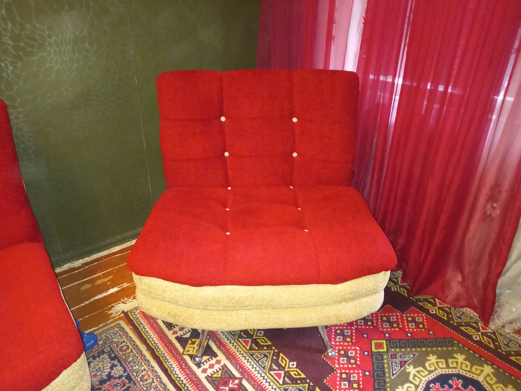 Мягкий уголок, диван и 2 кресла
