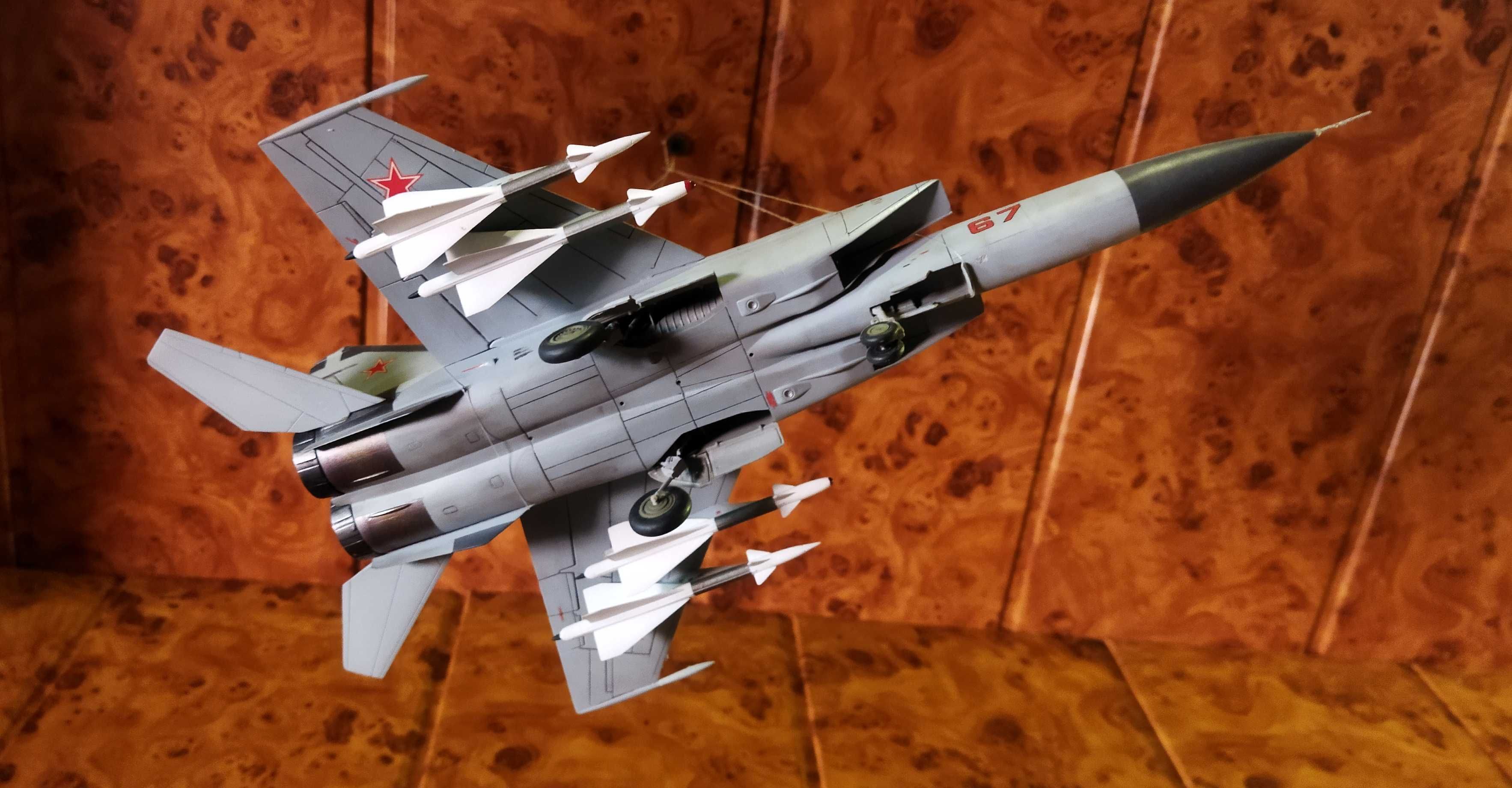 подарочная модель самолета МиГ-25 супер турбо!