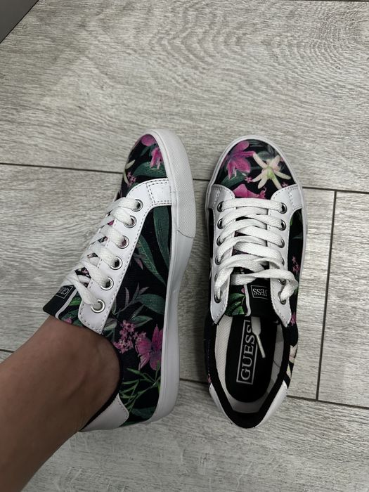 Tenesi Guess marime 23.5cm, 37