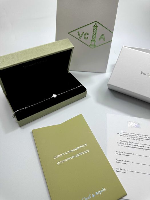 Brățară MINI Van Cleef & Arpels White Gold 750 White Pearl—VCARA45900