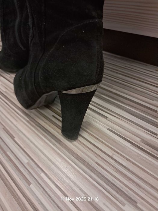 Cizme negre piele intoarsa