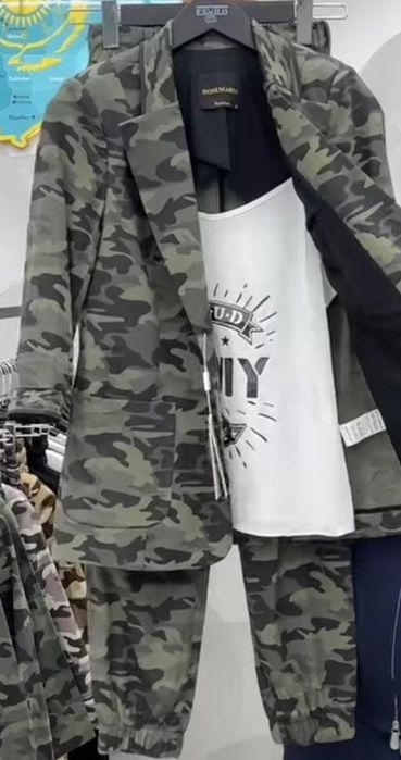 Срочно брючный костюм