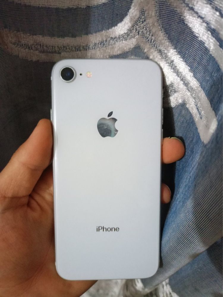 iPhone 8  holati ideal kamchiligi yo umuman