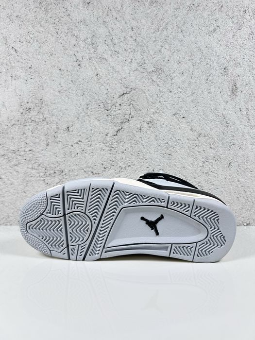 Air Jordan 4 Retro Platinum Gold