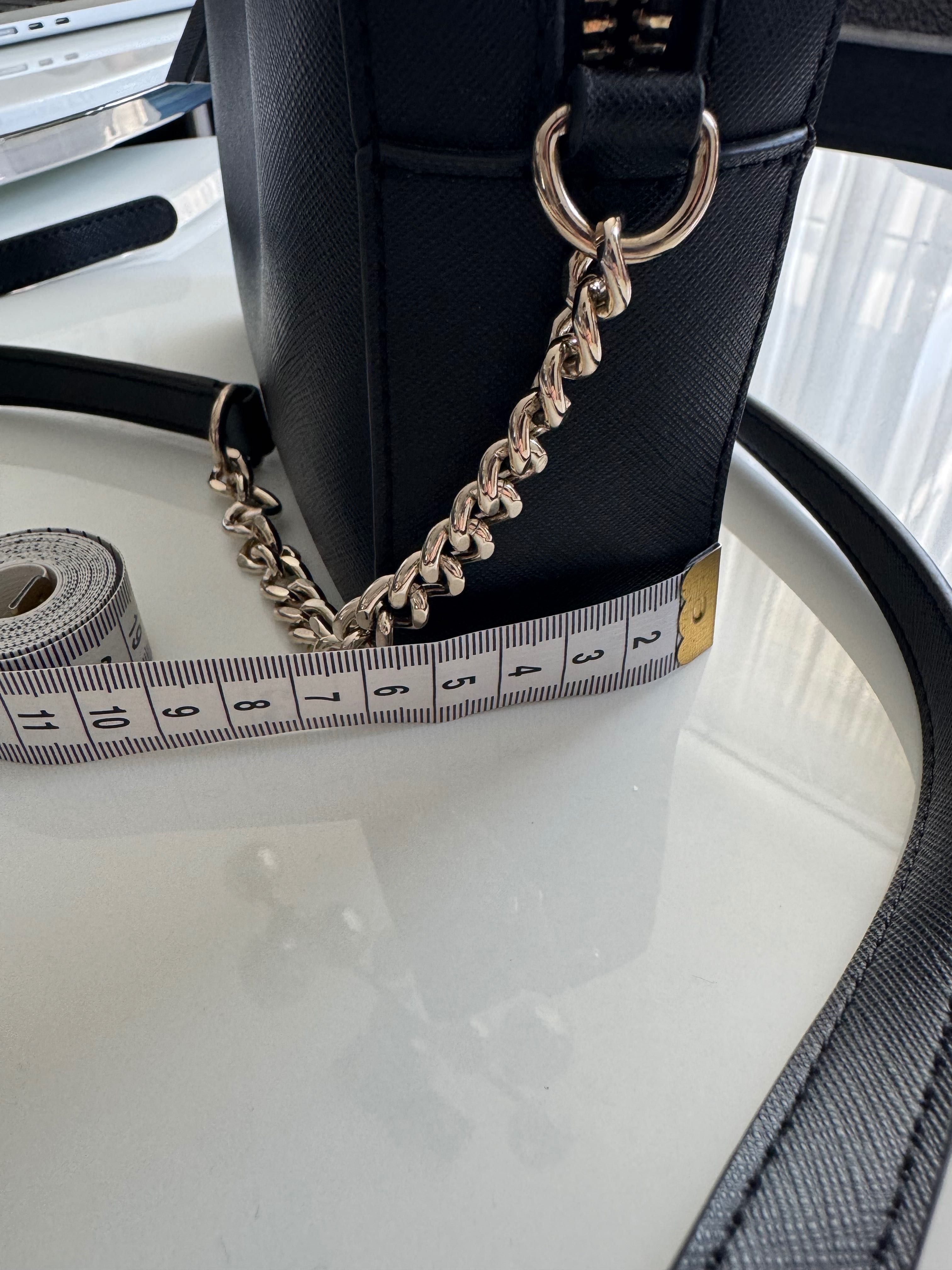 Оригинална малка чантичка DKNY