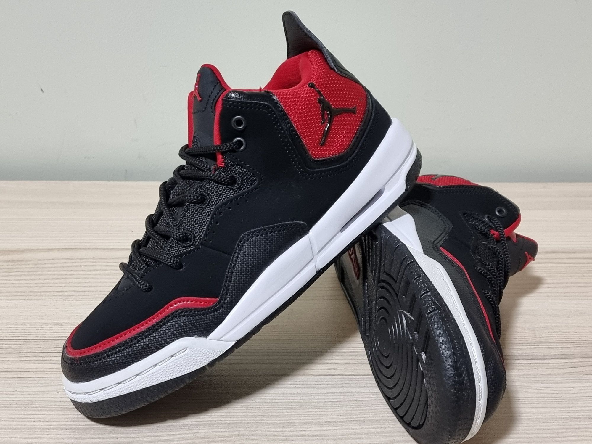 NIKE Air Jordan Courtside 23 Banned GS спортни обувки 36 номер