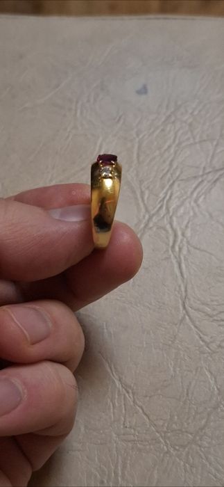 Inel aur 18 k.Are 9.5 grame.450 pe gram