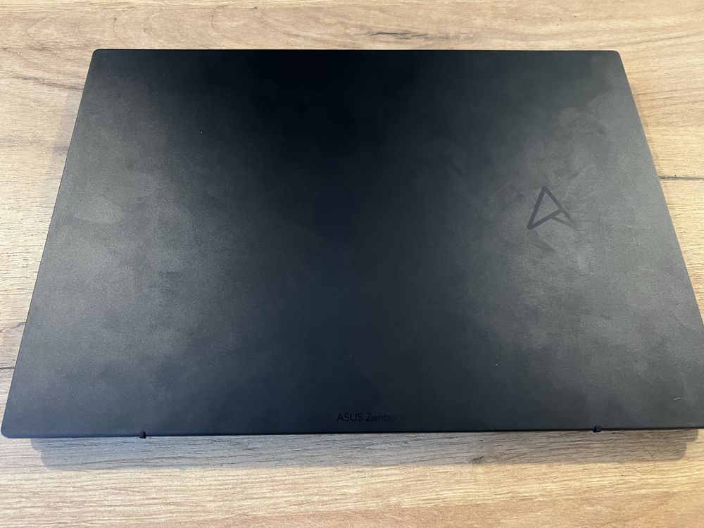 Laptop ultraportabil ASUS Zenbook 14