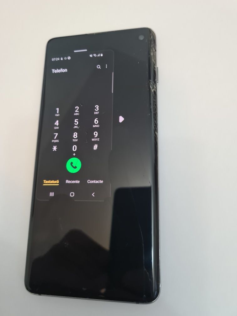 De la Samsung S10:Rama completa cu display