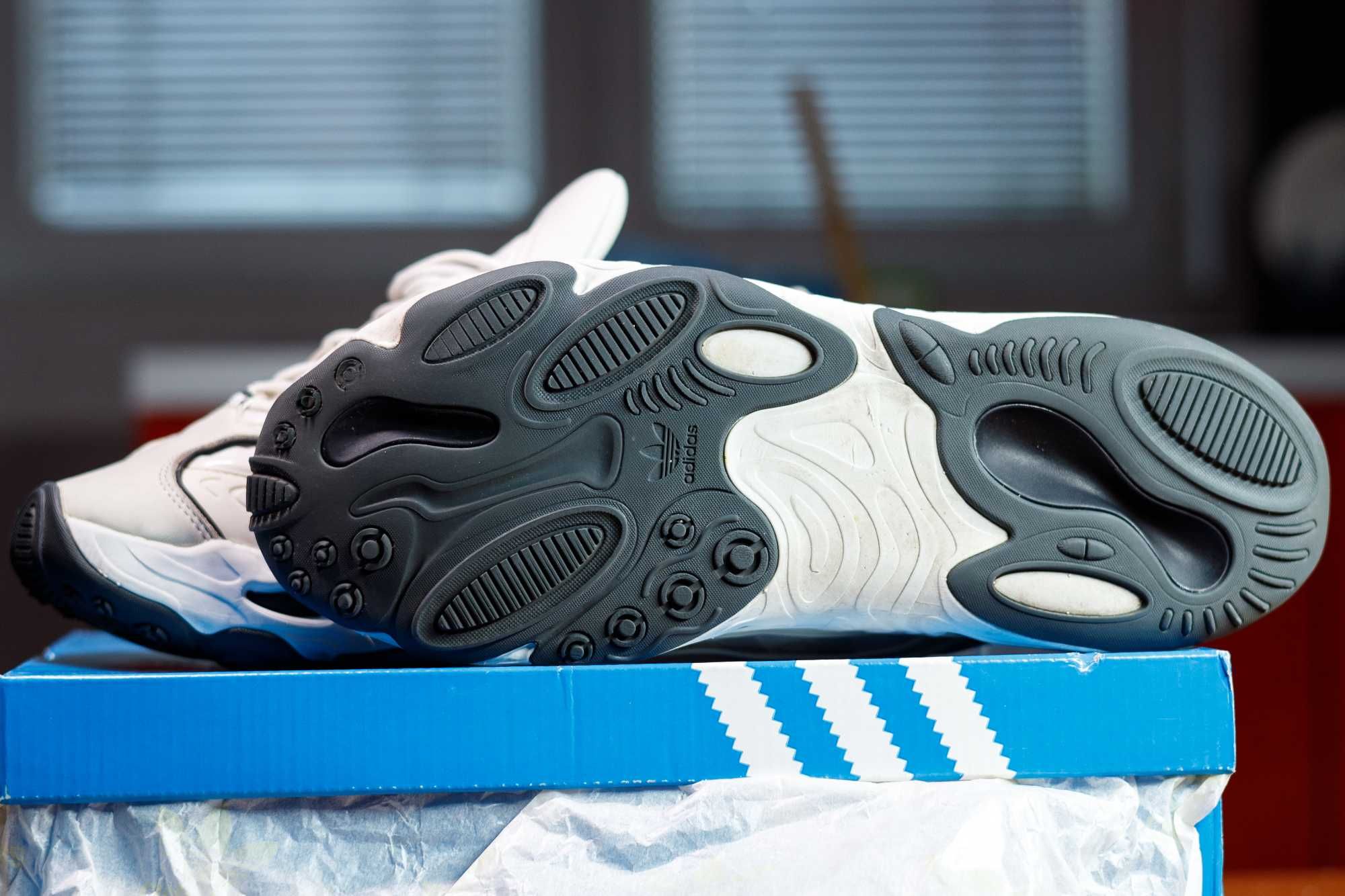 Спортни обувки Adidas OZNOVA