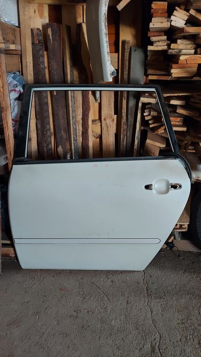 Продам дверь на тойота.