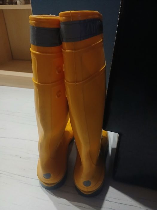 Нови, Гумени ботуши, с метално бомбе, номер 46