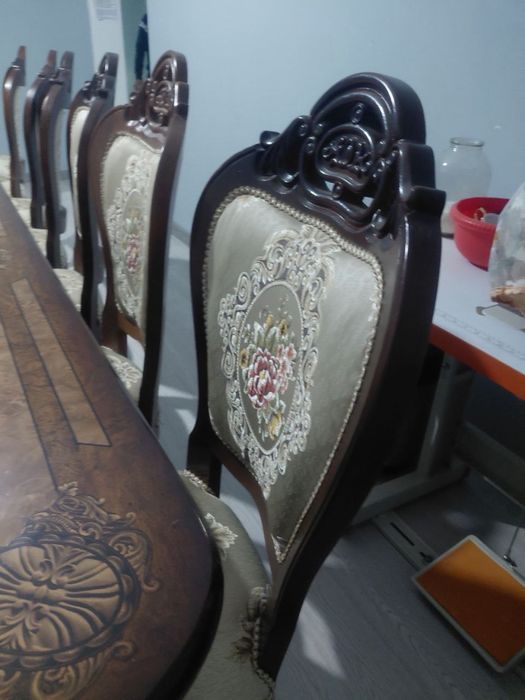 Продается стол со стульями 14 шт. Stol sotiladi