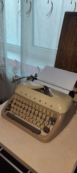 Mașină de scris Triumph Gabrielle impecabilă