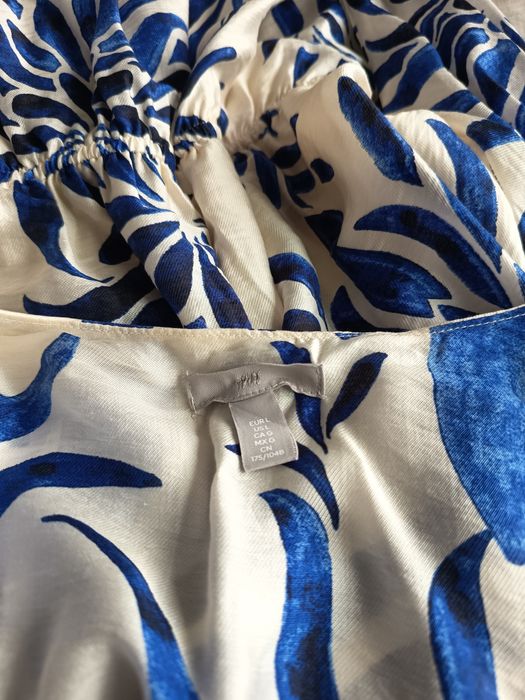 Vând rochie model floral