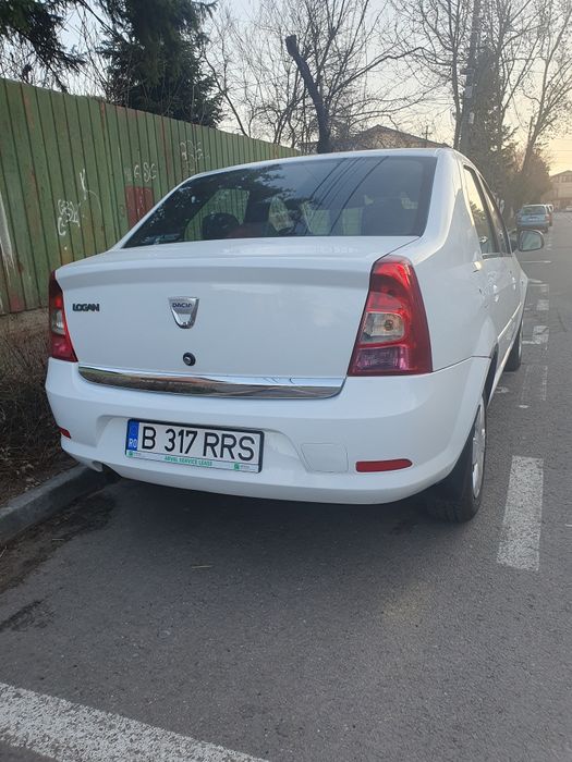 Vând Dacia logan